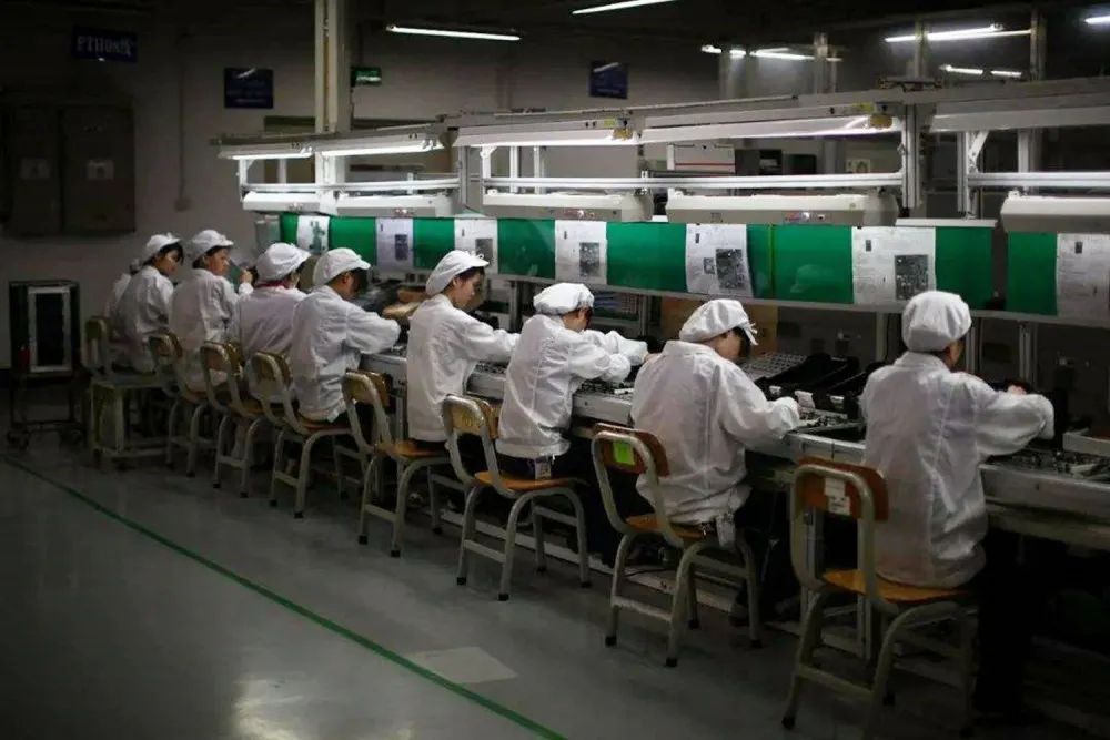 液晶聚合物(LCP)薄膜具有更佳的韧性和减振性,使其在许多领域得到了广泛应用 液晶聚合物(LCP)薄膜具有更佳的韧性和减振性,使其在许多领域得到了广泛应用